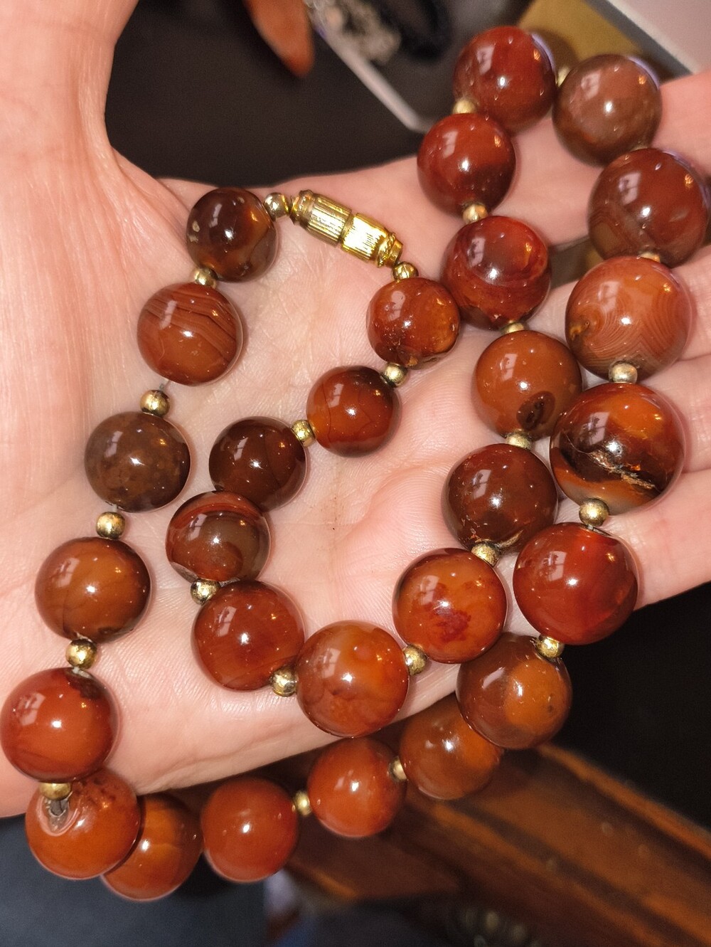 Vtg 70s Banded Carnelian Agate Chunky 10-15 mm Bead Necklace Brass Barrel Clasp